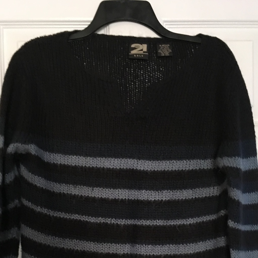 Pullover Soft Sweater - Picture 2 of 3